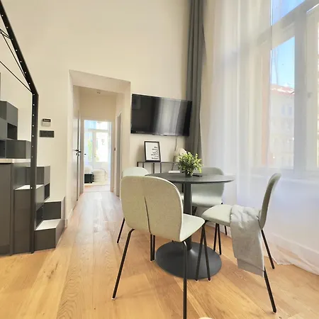 Modern High Ceiling Loft With Terrace Apartment, Prague Exterior photo