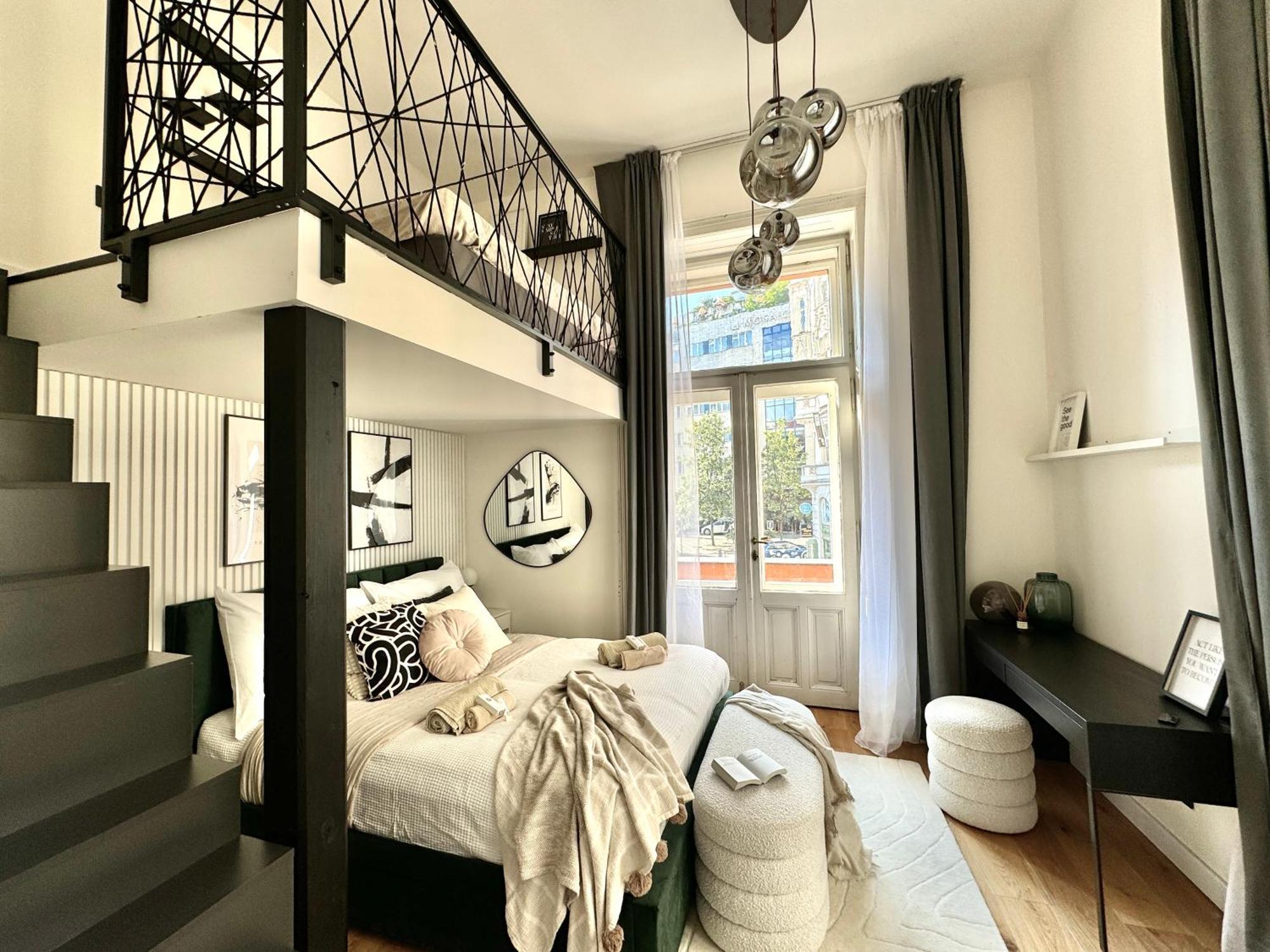 Apartment Modern High Ceiling Loft With Terrace Apartment, Prag