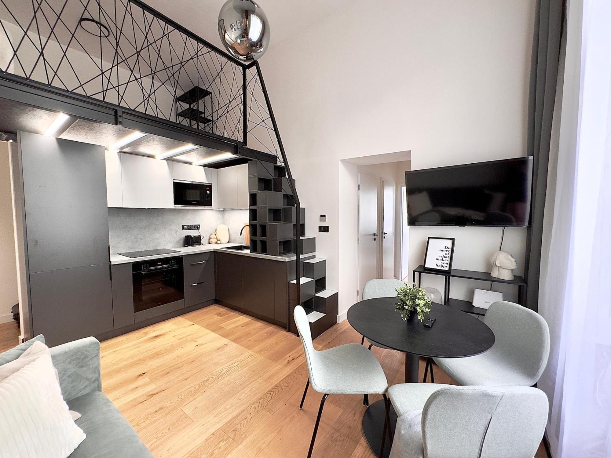 Modern High Ceiling Loft With Terrace Apartment, Apartamento